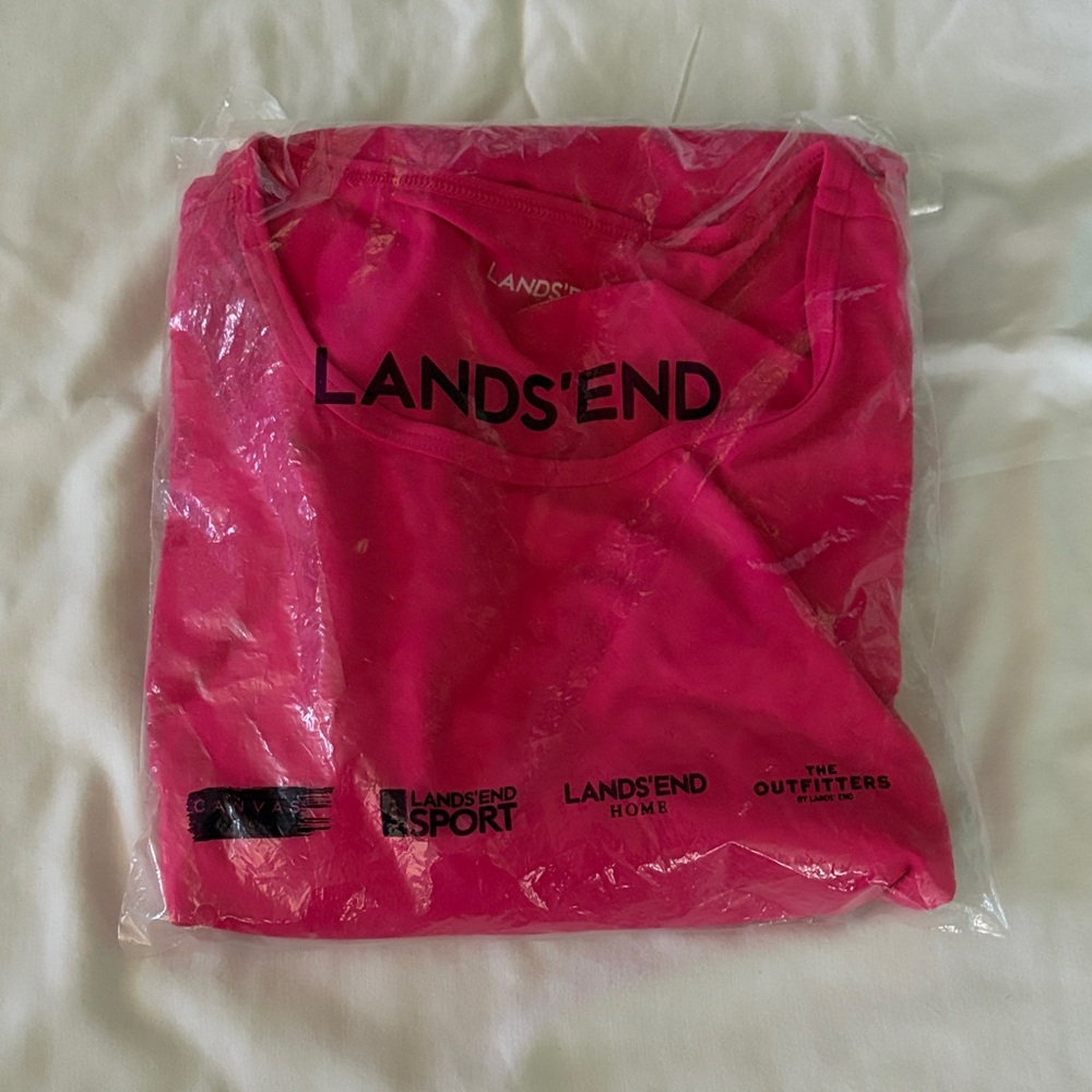 Lands' End Women’s Medium, long sleeve swim shirt- Bright Pink, new in bag